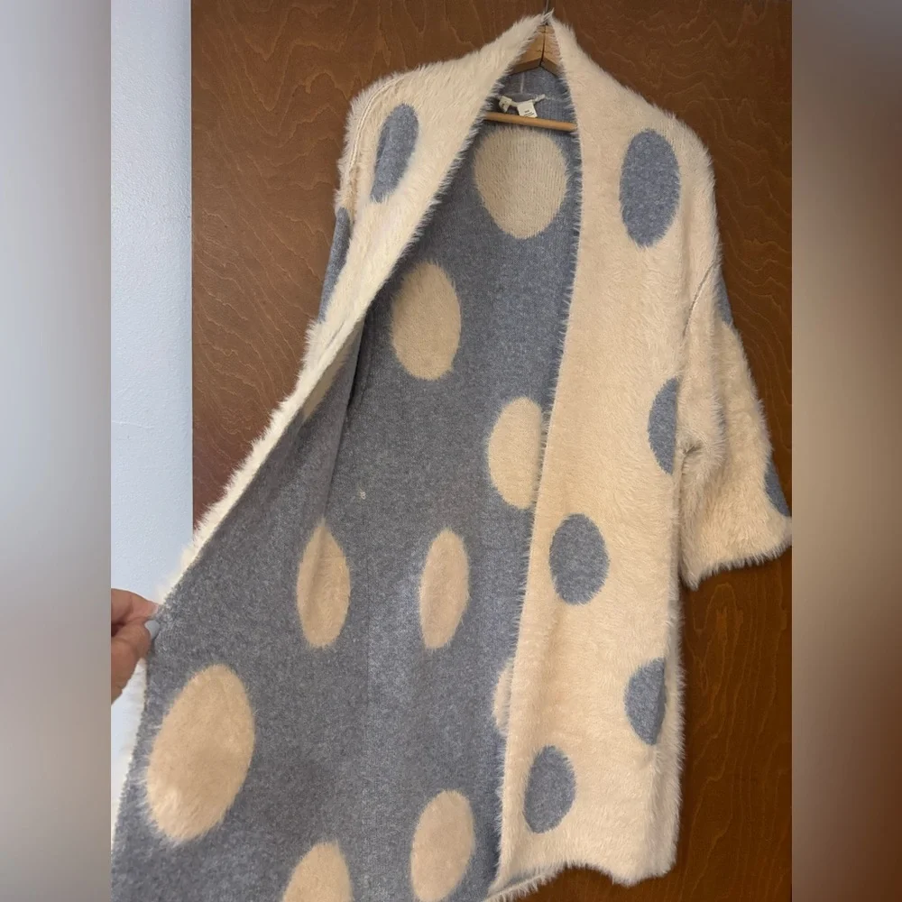 Moth Cream and Gray eyelash sweater - Picture 3 of 4